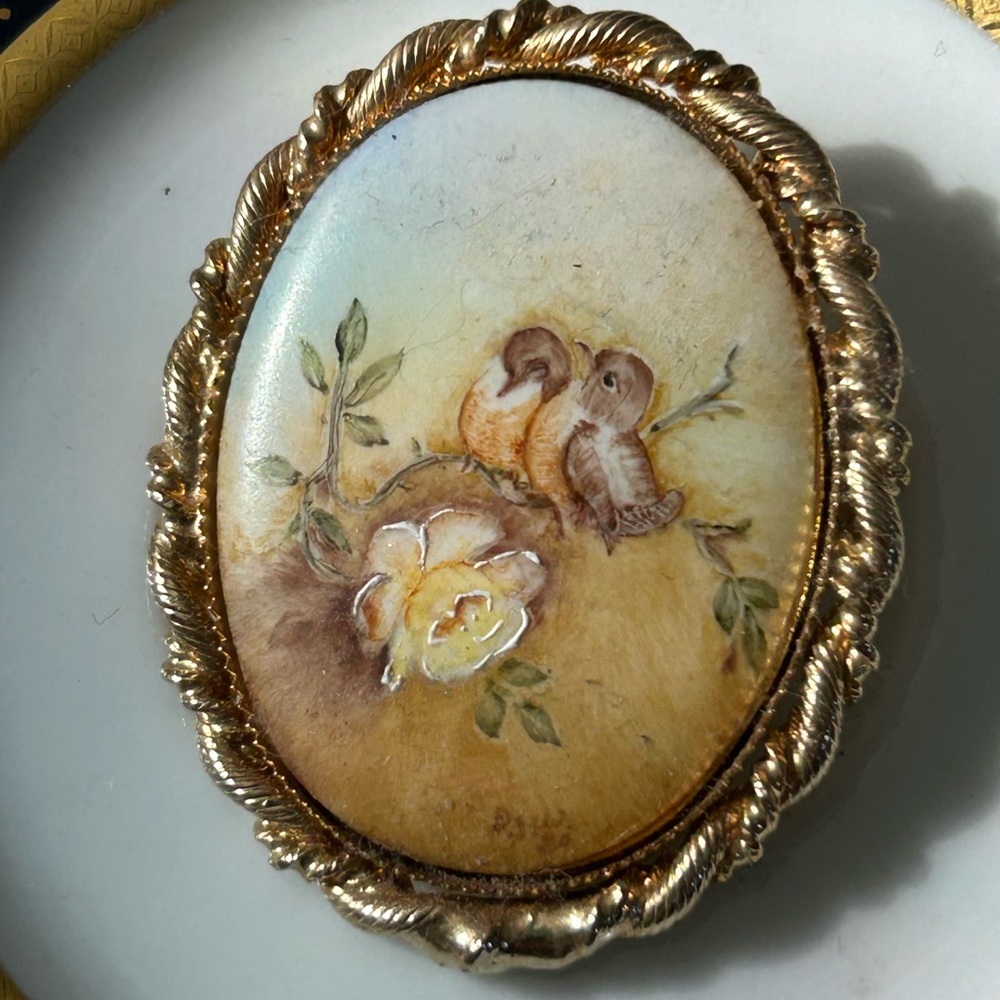 Vintage Hand-Painted Robins Cameo Pendant Brooch - Picture 2 of 7